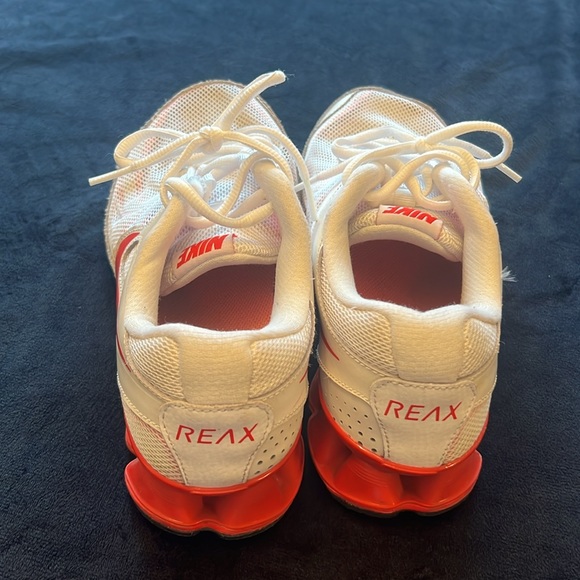 Nike women’s white and pink shoe size 8 - Picture 2 of 5